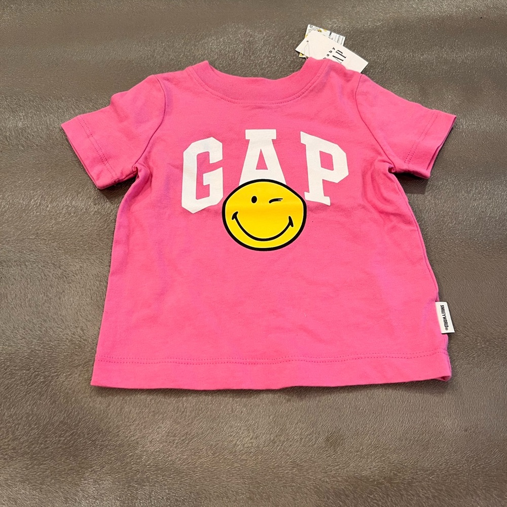 Gap SmileyWorld infants T-Shirt. Size 6-12 months